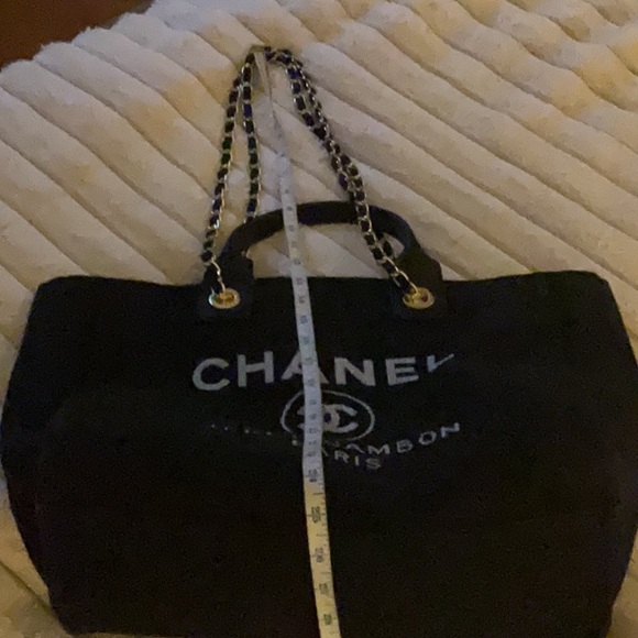CHANEL Black and Gold Tote - Picture 8 of 10